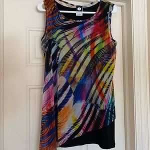 Sleeveless multi color tunic top